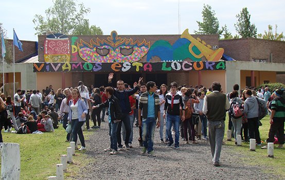 Mil jóvenes por una «locura»