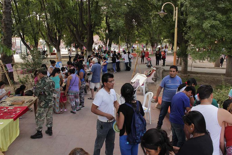 Los artesanos y el arte en la plaza