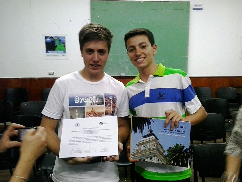Distinción a Chicos por un mundo unido de Rosario (Argentina)