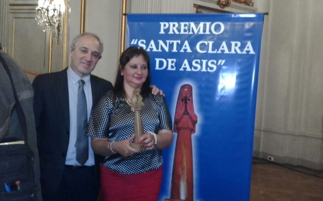 El reconocimiento a una voz y una tarea que igualan