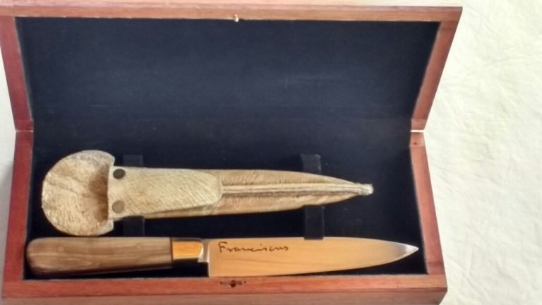 Desde Mendoza un cuchillo para el Papa