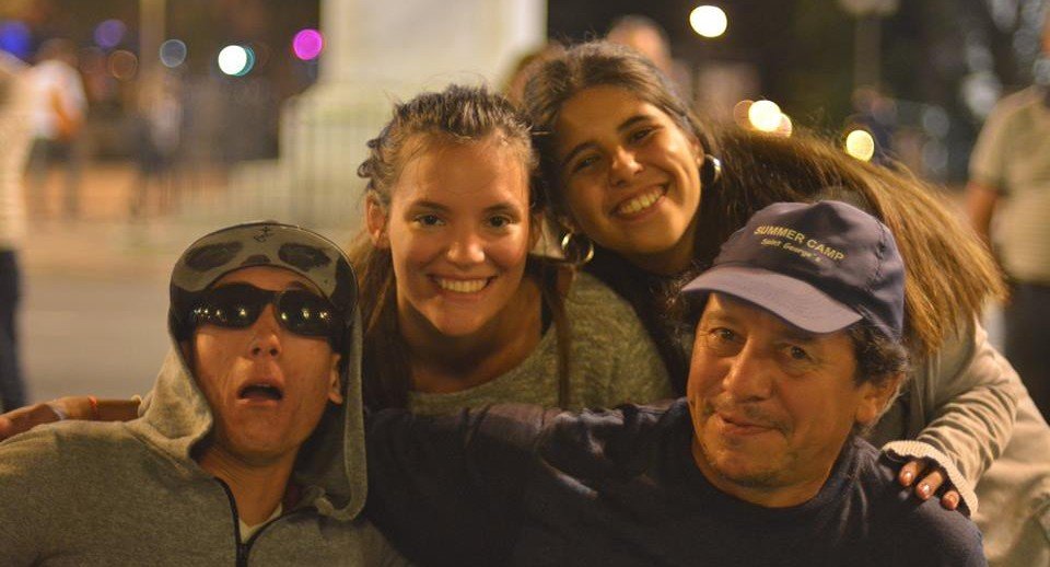 Montevideo: cena de Navidad en la plaza de Cagancha