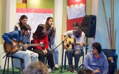 Ríe, ama, construye el Paraíso